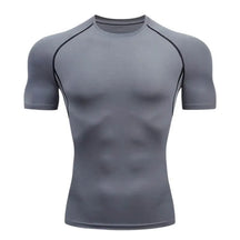 Camisa de compressão masculina cinza com costura preta, tecido dry fit elástico para treino intenso e suporte muscular