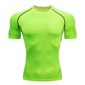 Camisa de compressão masculina verde neon com costura preta, tecido tecnológico respirável para performance esportiva e treino funcional