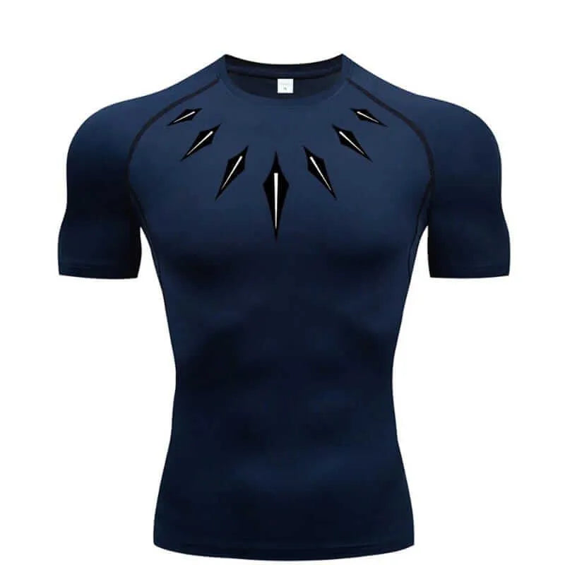 Camisa de compressão masculina azul marinho com colar tribal branco, inspirada em super-herói, ideal para treino e estilo geek fitness