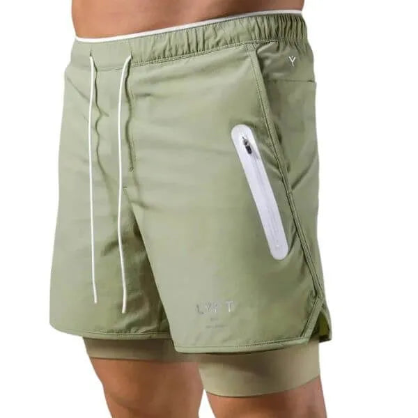 Short masculino verde claro com zíper lateral e compressão interna, modelo esportivo com bolso para celular