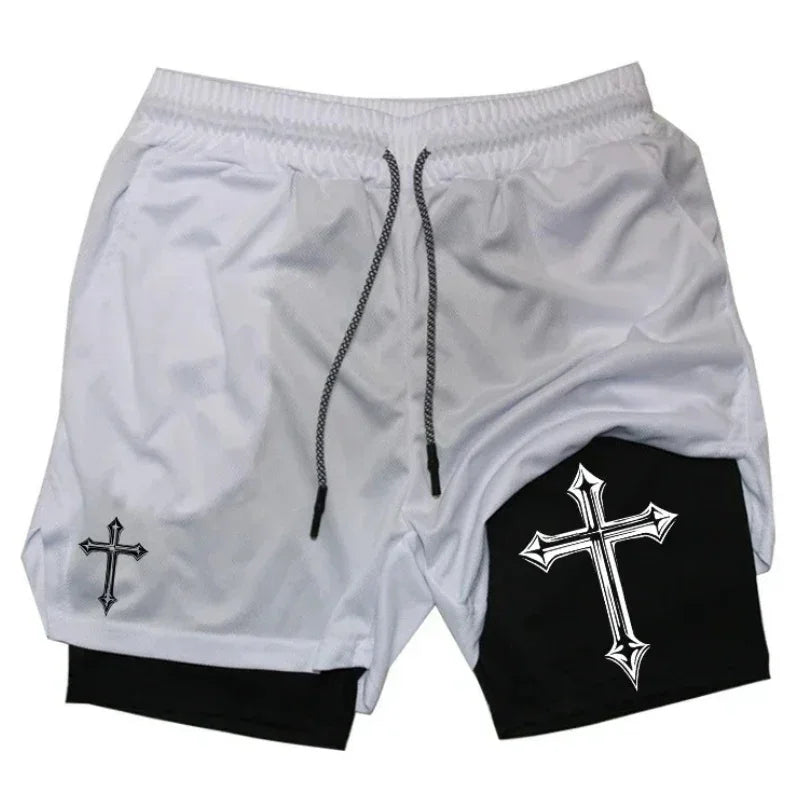 Short 2 em 1 masculino branco com camada preta e cruzes góticas, ideal para treino e visual alternativo